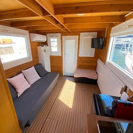 Botel Casa In House Boat Poetto