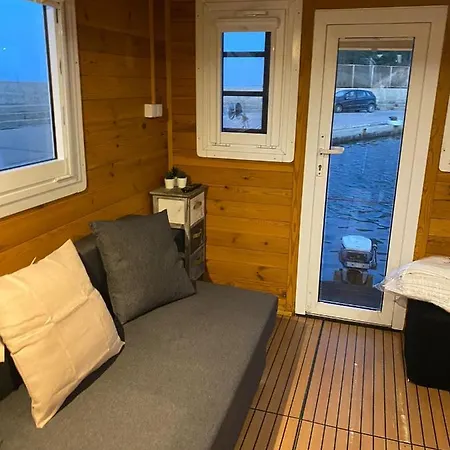 Casa In House Boat Poetto Botel
